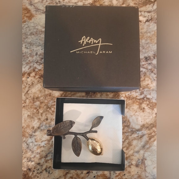 NIB Michael Aram Lemonwood cocktail napkin holder - Picture 2 of 4